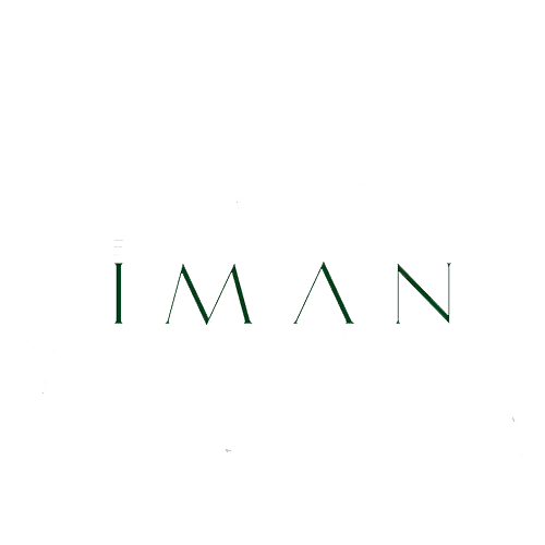 המילה IMAN מופיעה במרכז על רקע בהיר ונטול עיטורים, באותיות דקיקות, אלגנטיות בצבע ירוק כהה, עם מרווחים רחבים בין האותיות, מה שמזכיר את הסגנון השלווה של Damac Lagoons ואת הרוח התוססת של קוסטה בראבה. המילה IMAN מופיעה במרכז על רקע בהיר ונטול עיטורים, באותיות דקיקות, אלגנטיות בצבע ירוק כהה, עם מרווחים רחבים בין האותיות, מה שמזכיר את הסגנון השלווה של Damac Lagoons ואת הרוח התוססת של קוסטה בראבה.