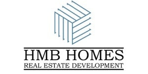 לוגו עבור חברת HMB Homes Real Estate Development, הממוקמת בשדרות בוורלי. הלוגו כולל עיצוב גיאומטרי בצורת קוביה מעל שם החברה, כאשר הכיתוב “HMB HOMES” מופיע בגופן גדול והכיתוב “REAL ESTATE DEVELOPMENT” בגופן קטן יותר מתחת, כשהם מופרדים בקווים. לוגו עבור חברת HMB Homes Real Estate Development, הממוקמת בשדרות בוורלי. הלוגו כולל עיצוב גיאומטרי בצורת קוביה מעל שם החברה, כאשר הכיתוב "HMB HOMES" מופיע בגופן גדול והכיתוב "REAL ESTATE DEVELOPMENT" בגופן קטן יותר מתחת, כשהם מופרדים בקווים.