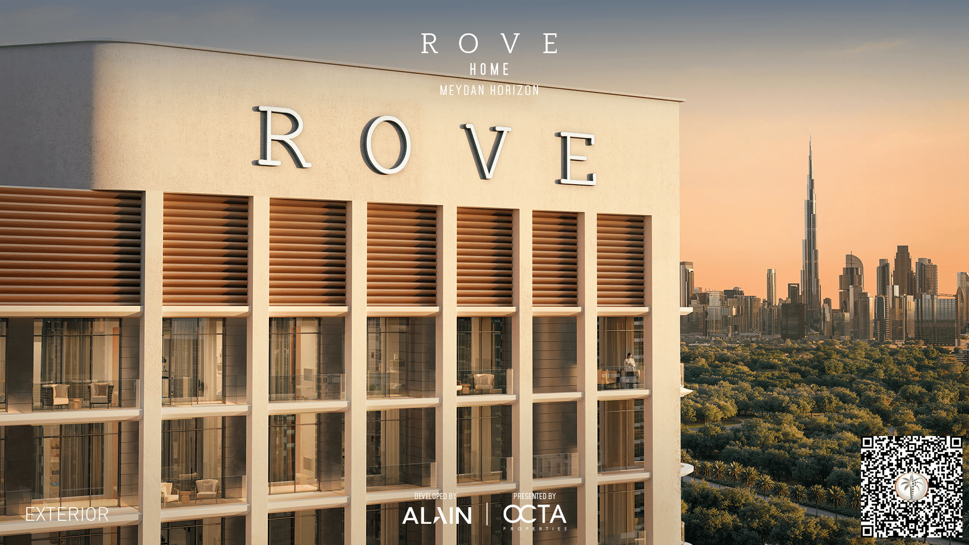 בחזית ניצב בניין מודרני של ROVE HOME עם חלונות גדולים ואלמנטים מעץ; קו הרקיע של מיידן (MAYDAN) המרוחק, הכולל את בורג’ חליפה, משתרע על פני האופק, כשמתחתיו צמחייה ומעל שמיים בשעת השקיעה. בחזית ניצב בניין מודרני של ROVE HOME עם חלונות גדולים ואלמנטים מעץ; קו הרקיע של מיידן (MAYDAN) המרוחק, הכולל את בורג' חליפה, משתרע על פני האופק, כשמתחתיו צמחייה ומעל שמיים בשעת השקיעה.