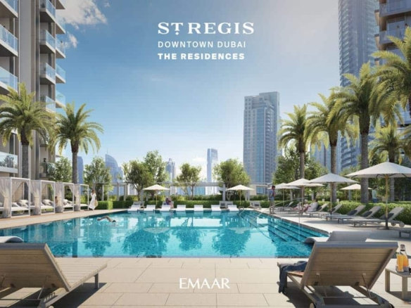 Роскошный бассейн в жилом комплексе St. Regis Downtown Dubai окружен пальмами, шезлонгами, дачными домиками и высокими современными зданиями под ясным голубым небом. Фирменный стиль Emaar и потрясающие виды на центр города создают эксклюзивную атмосферу.