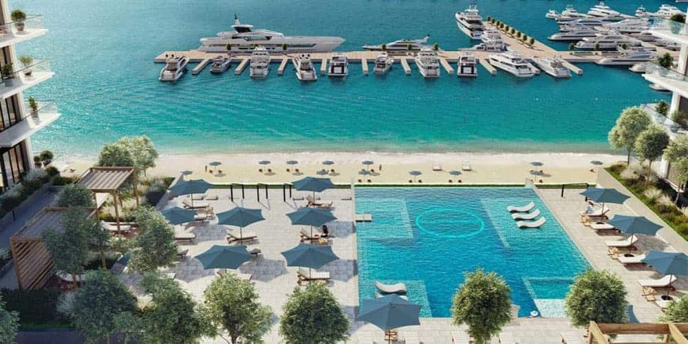אתר נופש יוקרתי על קו החוף באזור Emaar Beachfront, הכולל בריכה גדולה, מיטות שיזוף, שמשיות וצמחייה עבותה, המשקיף על חוף חולי ומרינה מלאה ביאכטות בים הכחול והשקט. אתר נופש יוקרתי על קו החוף באזור Emaar Beachfront, הכולל בריכה גדולה, מיטות שיזוף, שמשיות וצמחייה עבותה, המשקיף על חוף חולי ומרינה מלאה ביאכטות בים הכחול והשקט.