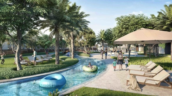 באזור החיצוני המעוצב באראביאן ראנצ'ס 3 ניתן לראות נהר מלאכותי שבו אנשים צפים על מתנפחים, ילדים מטיילים, כסאות נוח תחת שמשיות וצמחייה עבותה עם עצי דקל ביום שטוף שמש.